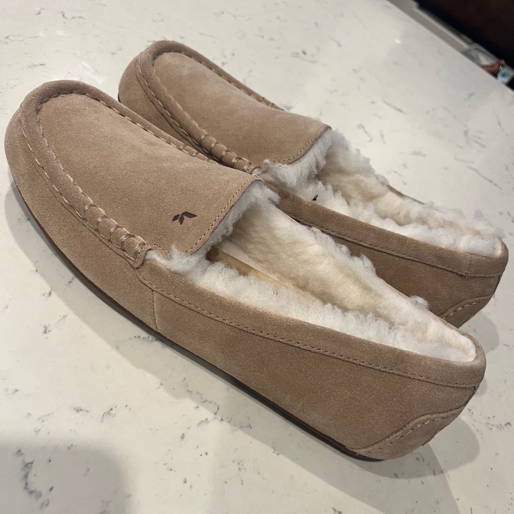 NWT Koolaburra by UGG Slippers